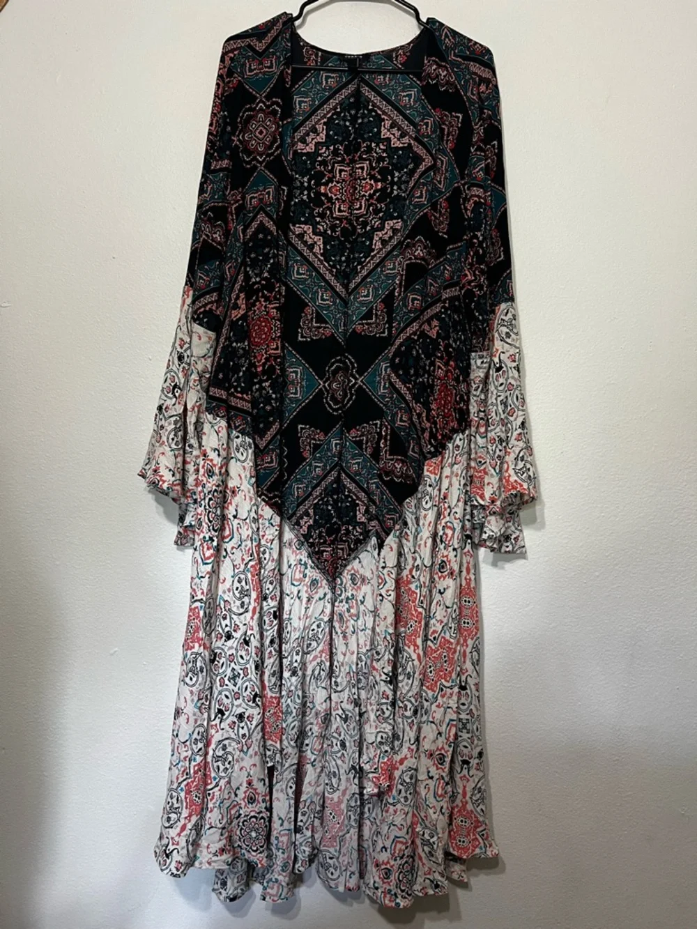 Torrid Chiffon High-Low Kimono in a Boho Medallion Pattern Size 3x - Picture 3 of 9